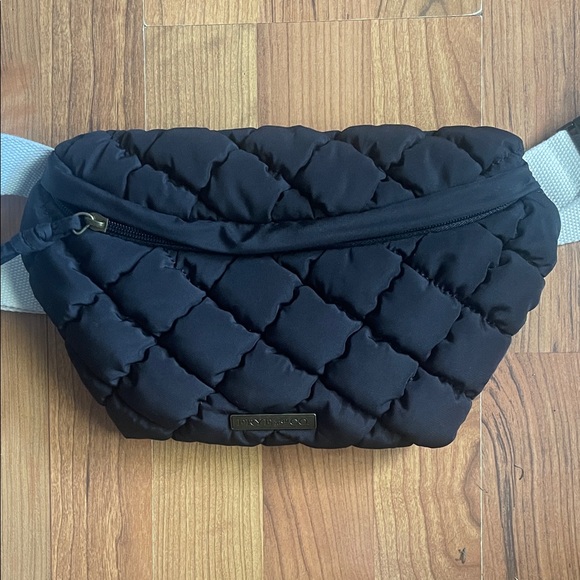 Frye and Co. Quilted Nylon Womens Adjustable Straps Fanny Pack - Picture 1 of 5
